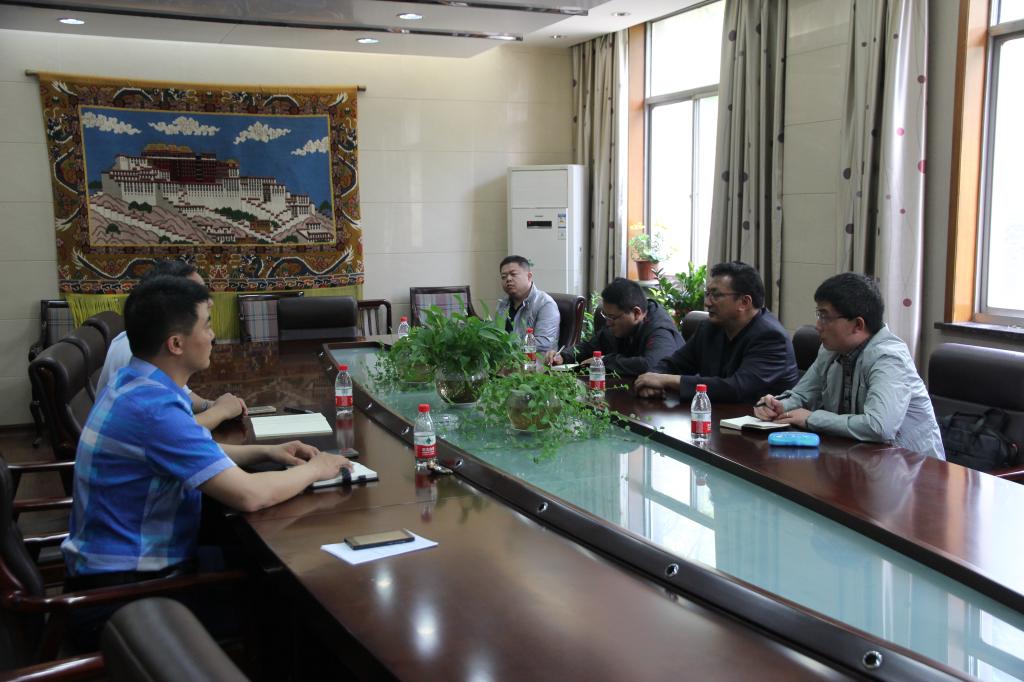 西藏那曲地区交通局党委书记加多一行来访公路学院